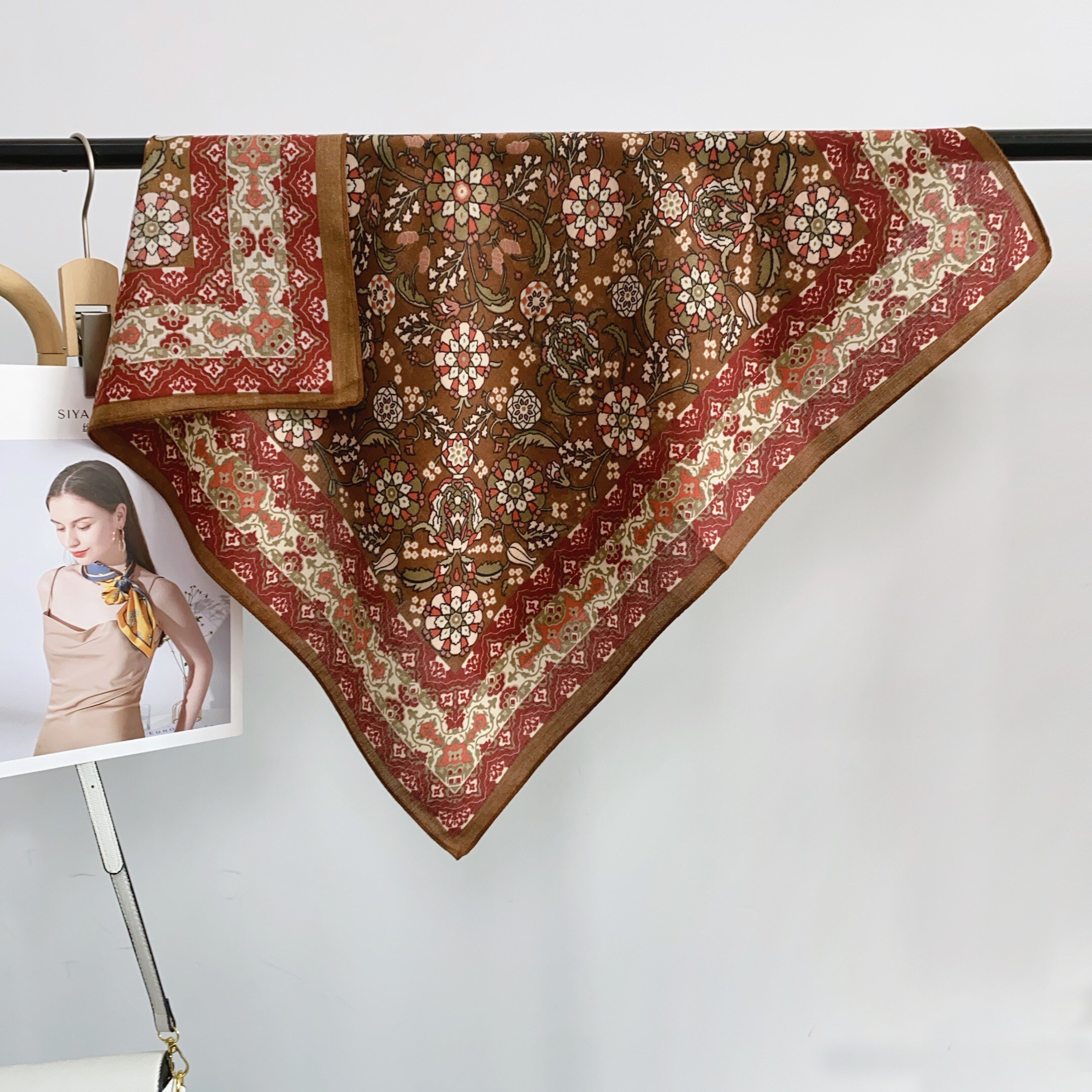 Wholesaler Sandy Paris - Small square printed scarf 70*70