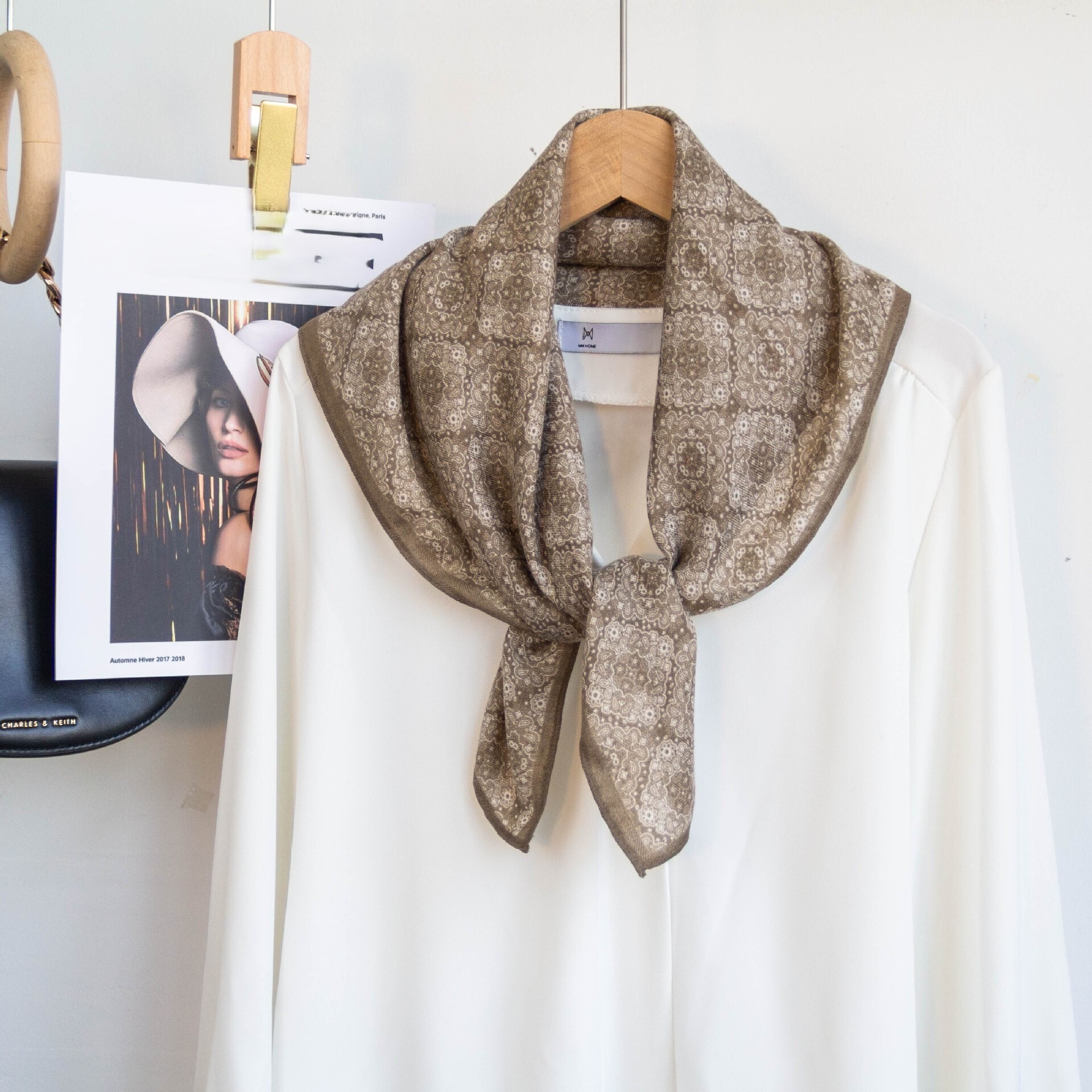 Wholesaler Sandy Paris - Small square printed scarf 70*70