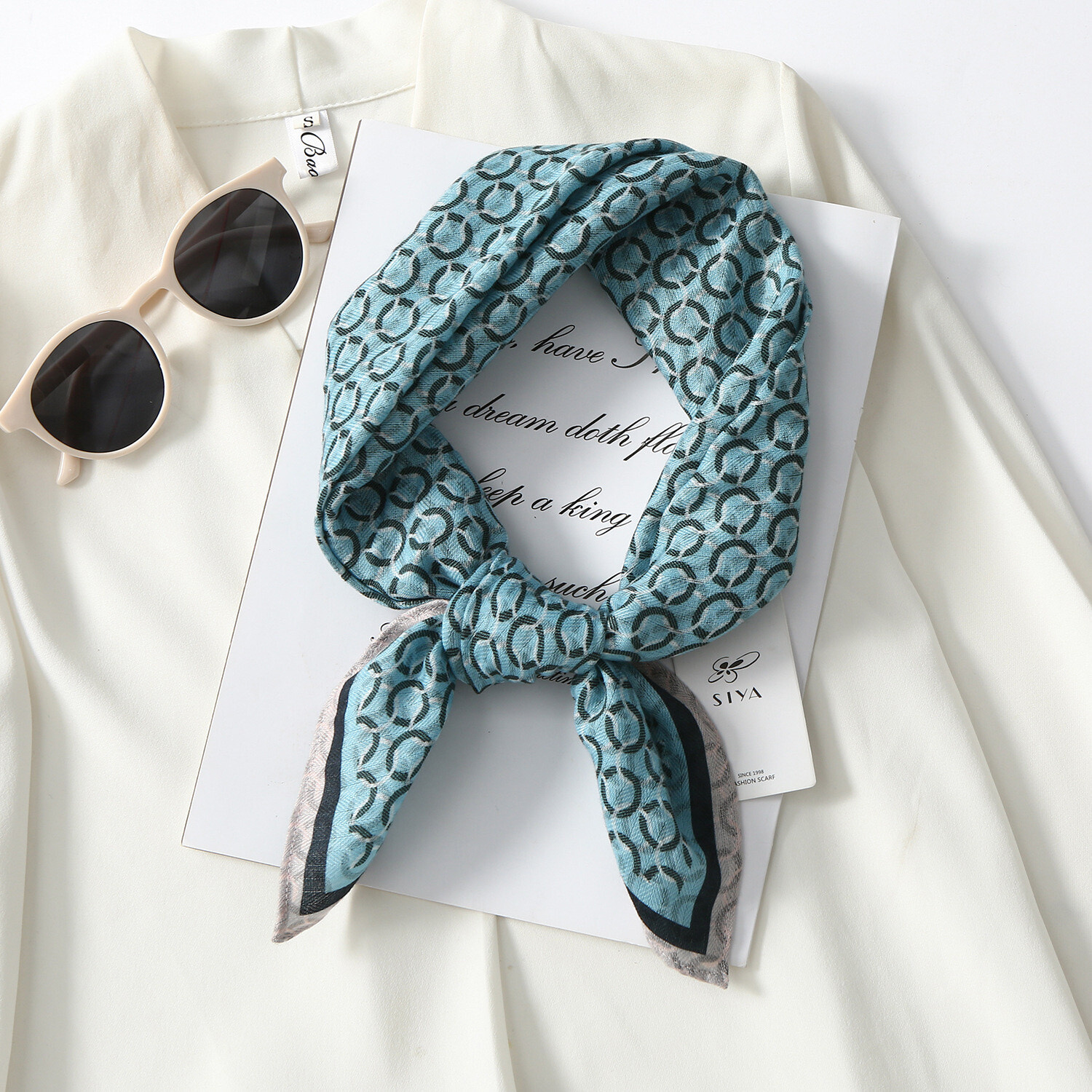 Wholesaler Sandy Paris - Small square printed scarf 70*70