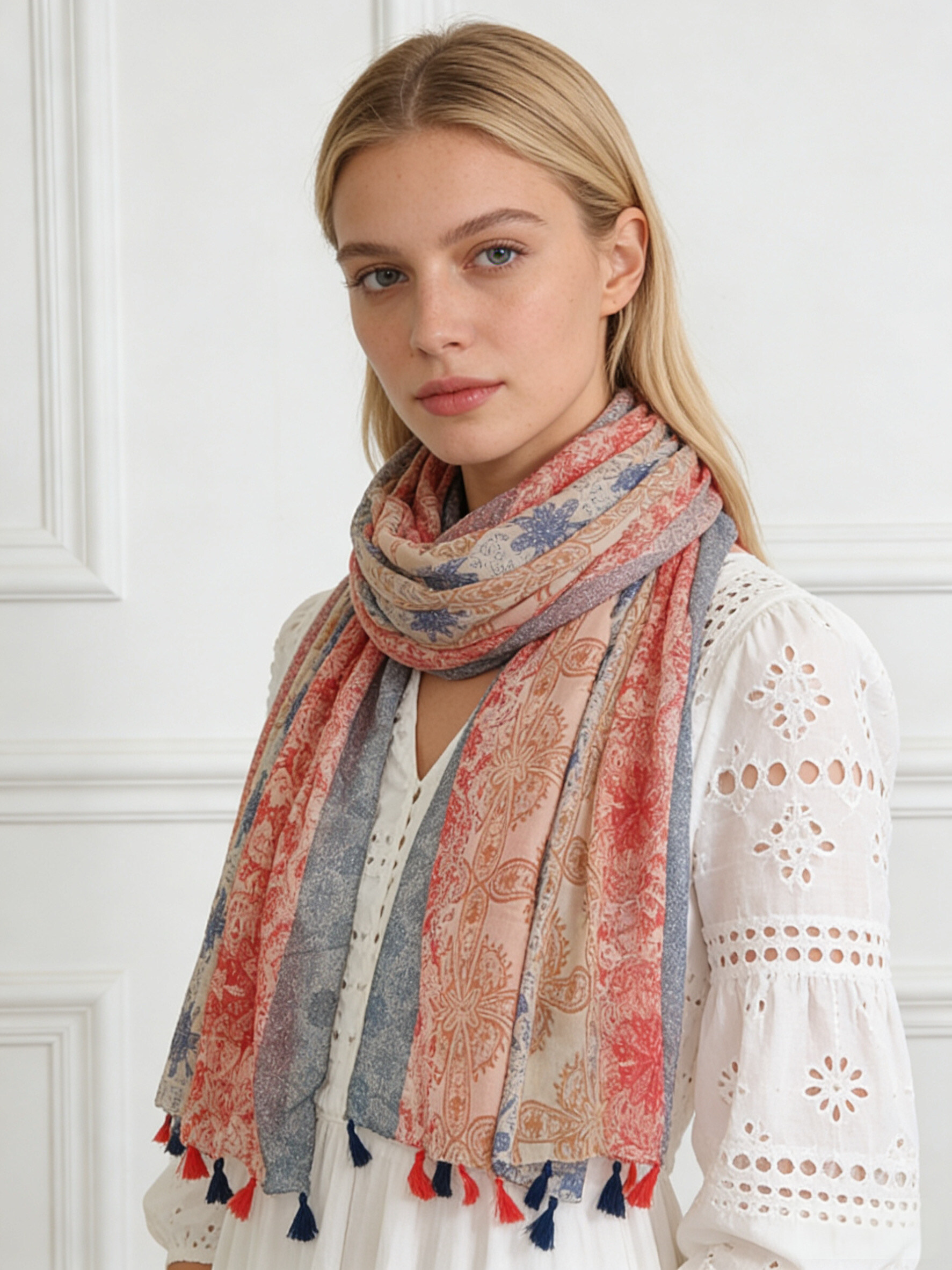 Grossista Sandy Paris - Foulard stampato con nappine