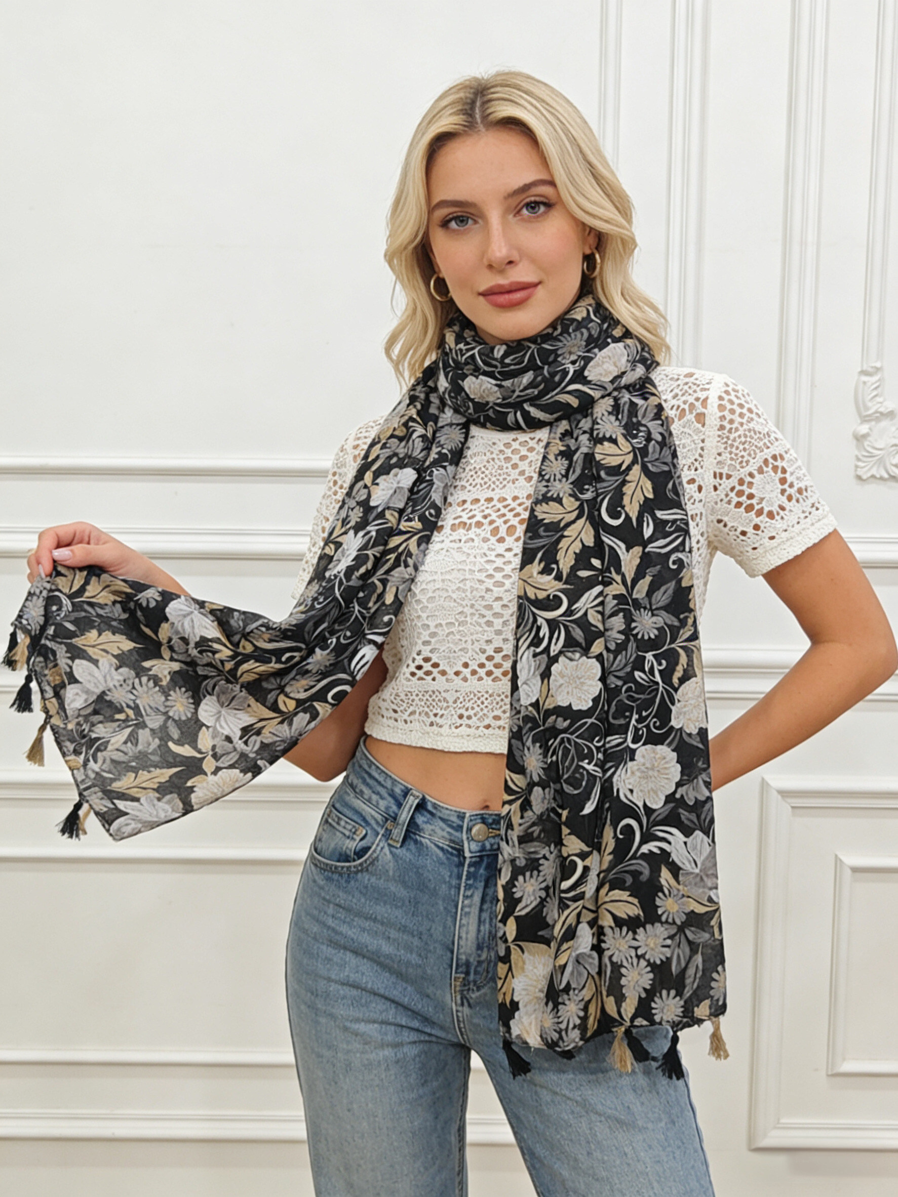 Grossista Sandy Paris - Foulard stampato con nappine