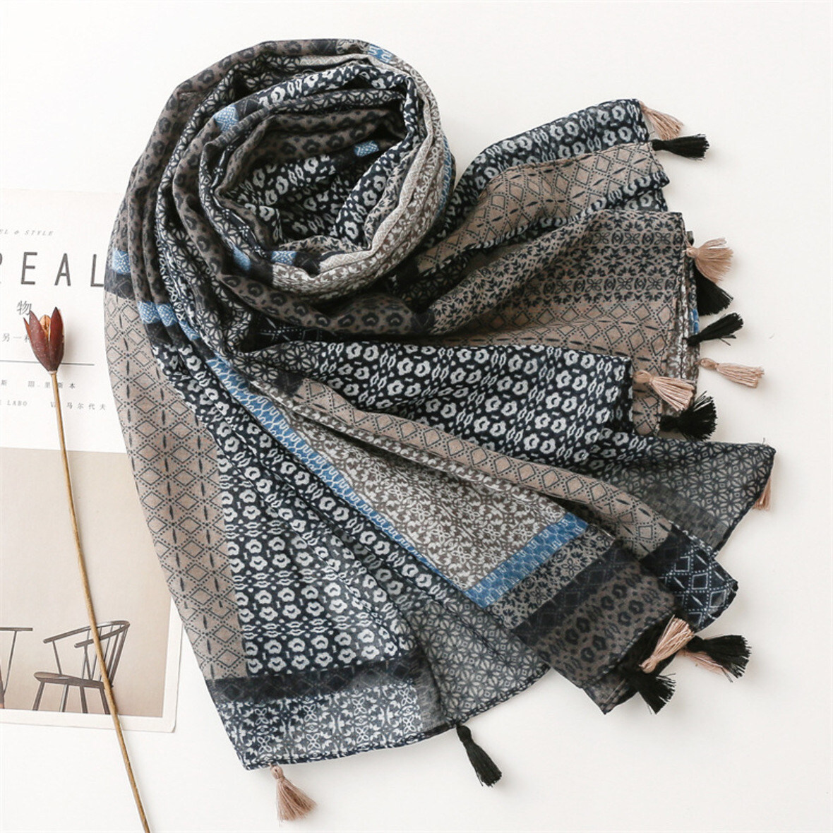 Mayorista Sandy Paris - Pañuelo estampado con borlas