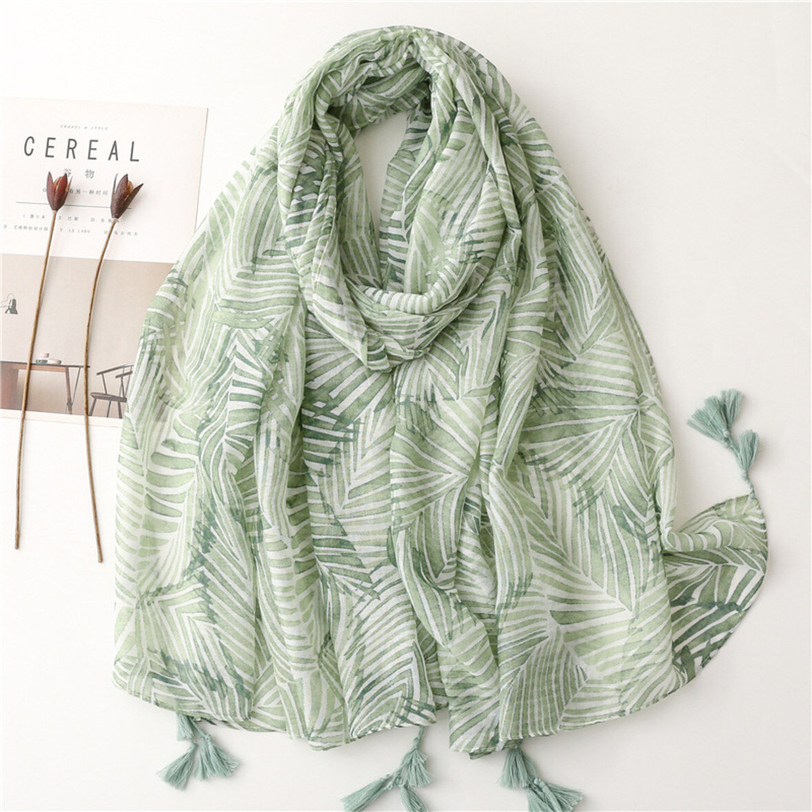 Grossista Sandy Paris - Foulard stampato con nappine