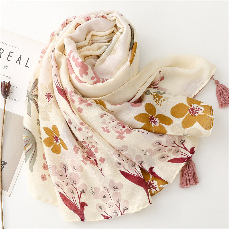 Grossiste Sandy Paris - Foulard imprimé avec pompons