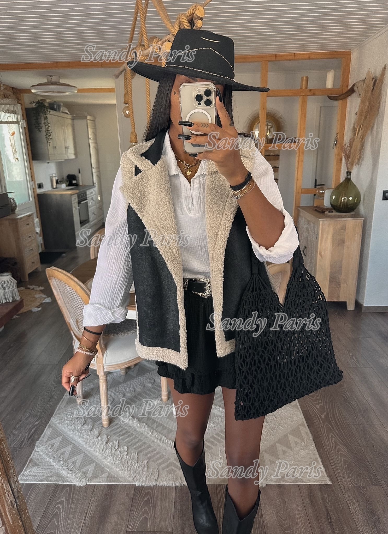 Grossiste Sandy Paris - Veste sans manches en style peau lainée- Sandy Paris