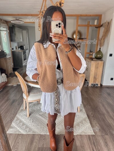 Grossiste Sandy Paris - Gilet Effet Peau de Mouton – Chaleur & Style Décontracté Grossiste Sandy Paris - Gilet Effet Peau de Mouton – Chaleur & Style Décontracté
