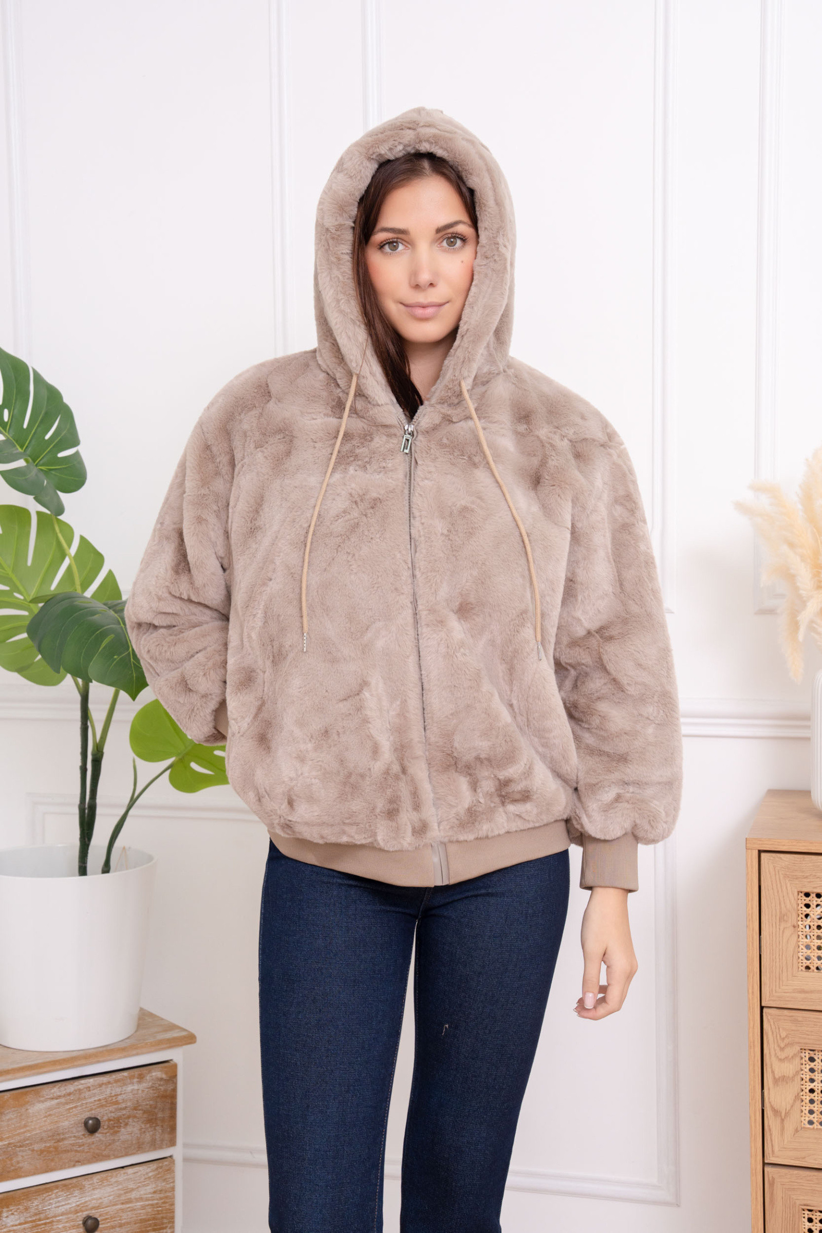 Wholesaler Sandy Paris - Faux fur coat with hood and pocket