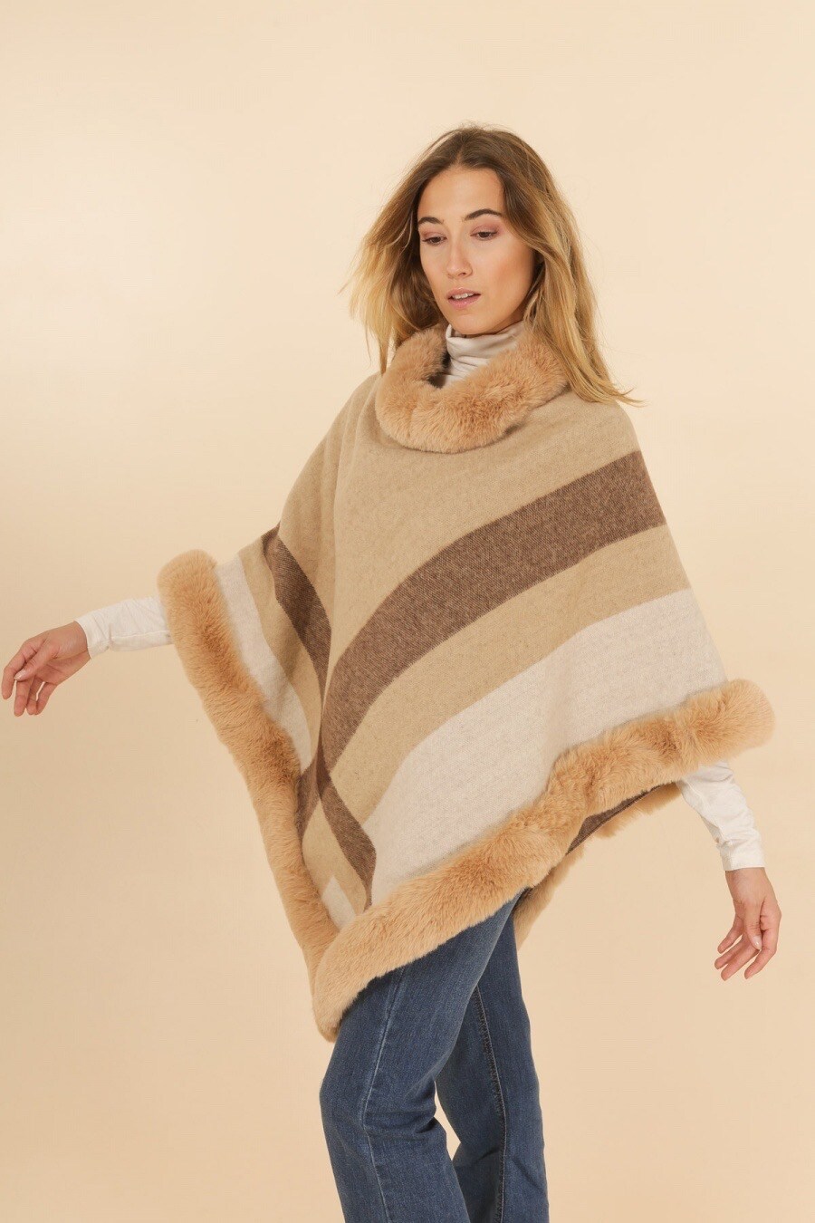 Wholesaler Sandy Paris - Fur cape coat