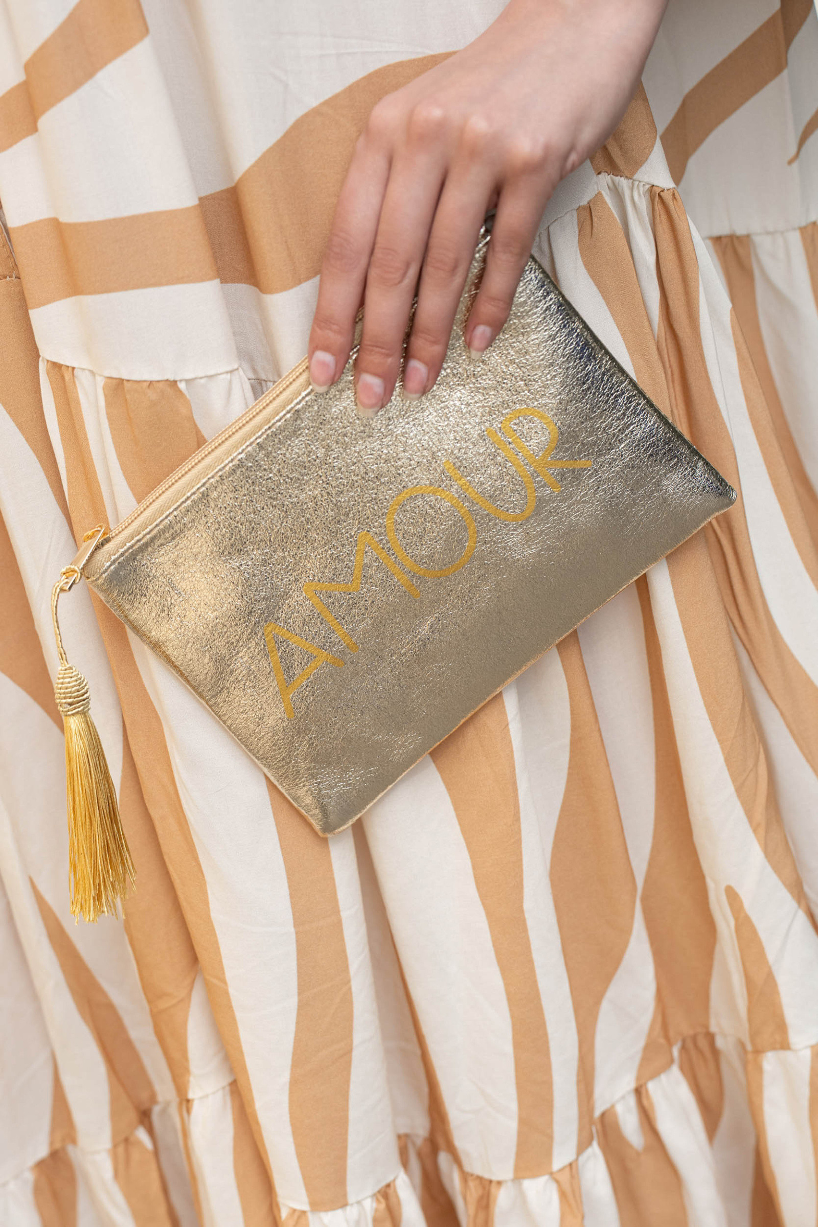 Großhändler Sandy Paris - Irisierende synthetische Tasche mit 'LIEBE'-Schriftzug und Reißverschluss