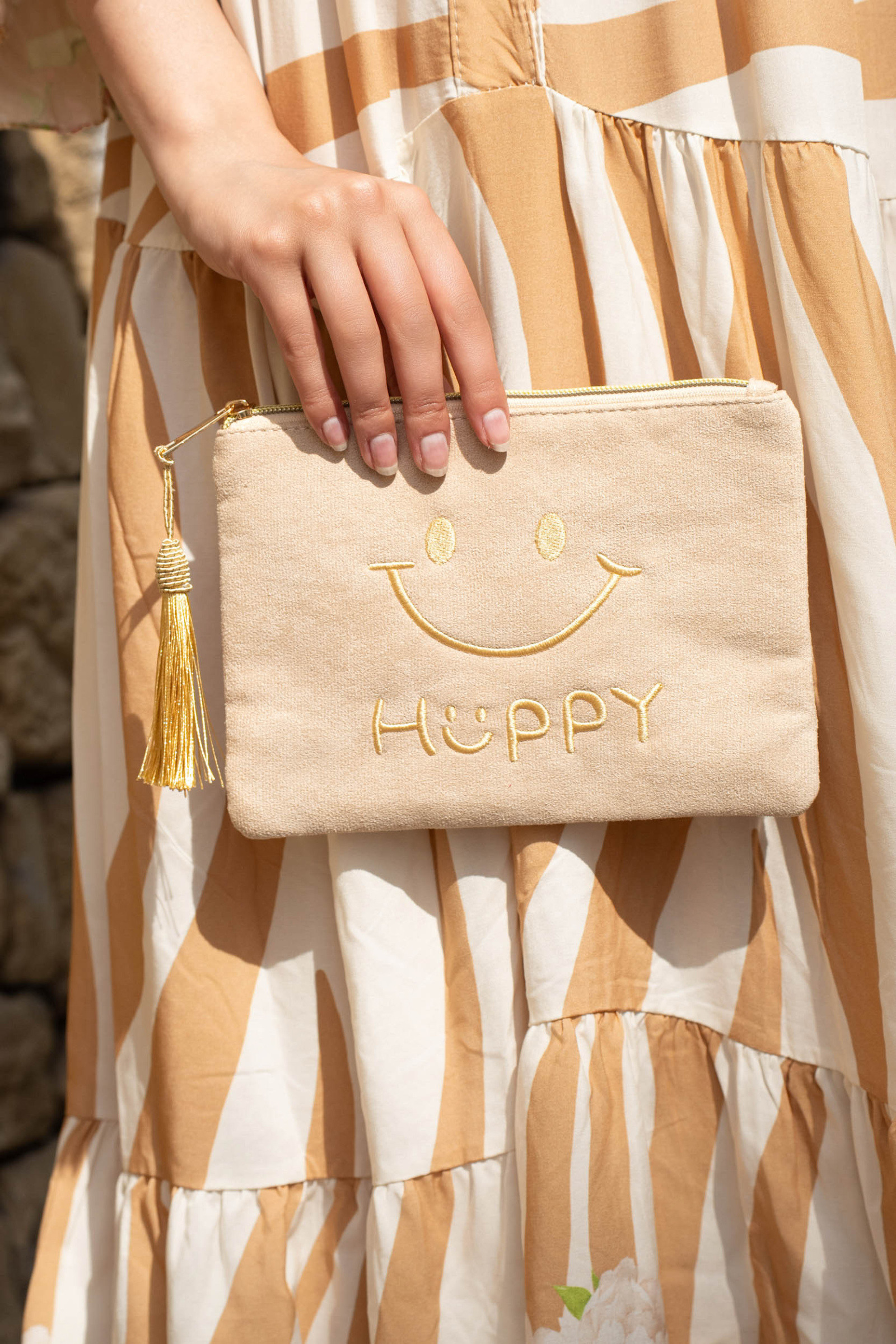 Grossista Sandy Paris - Pochette in velluto con stampa 'HAPPY' e cerniera