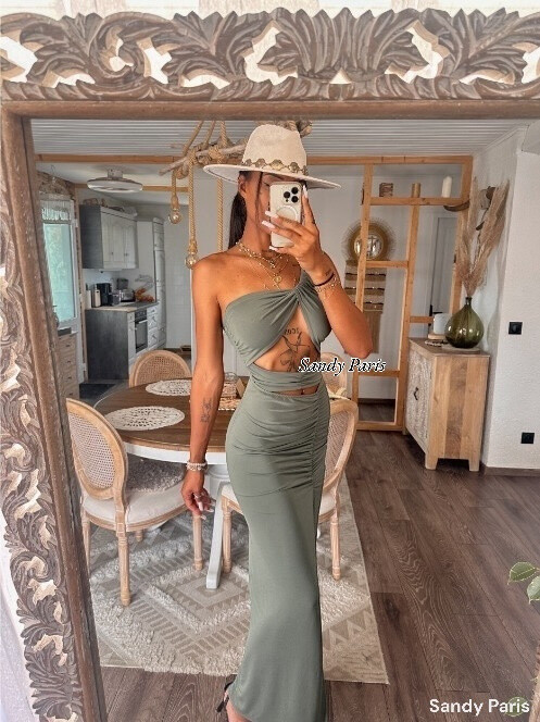 Grossiste Sandy Paris - Robe Longue Asymétrique à Découpes