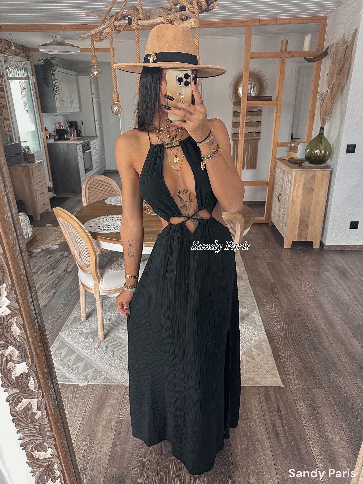Großhändler Sandy Paris - Langes Kleid aus Baumwollgaze mit Ausschnitten – Eleganz und Sinnlichkeit