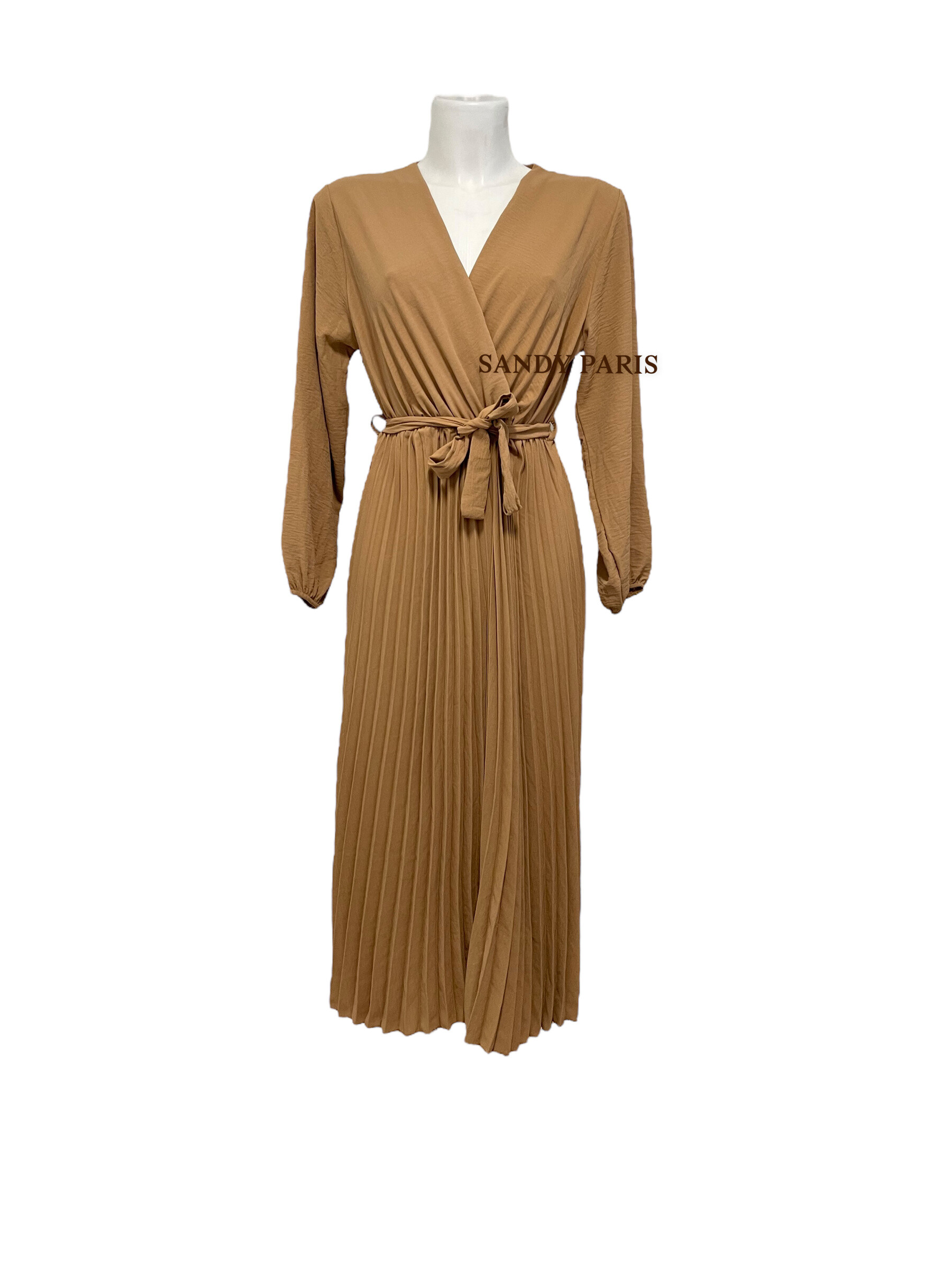 Wholesaler Sandy Paris - Elegant pleated dress with knotted belt
