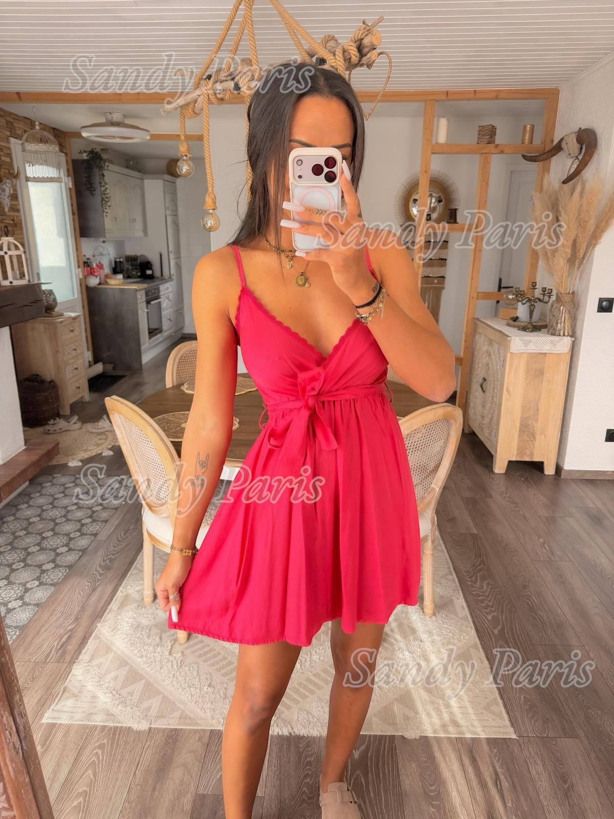 Großhändler Sandy Paris - Elegantes Kurzes Kleid aus Lyocell mit Zarter Spitze