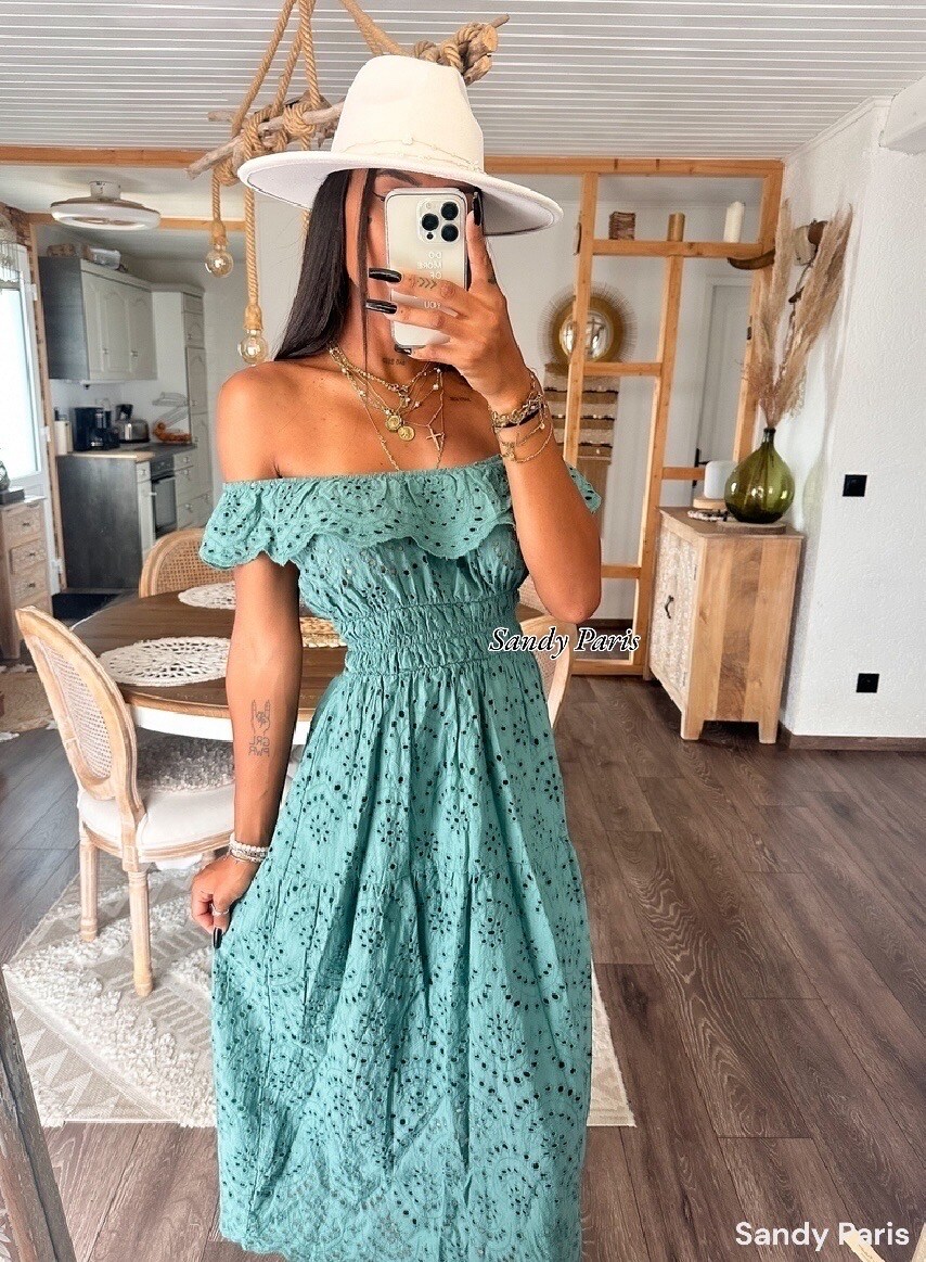 Grossiste Sandy Paris - Robe Longue en Broderie Anglaise - Élégance Bohème Chic