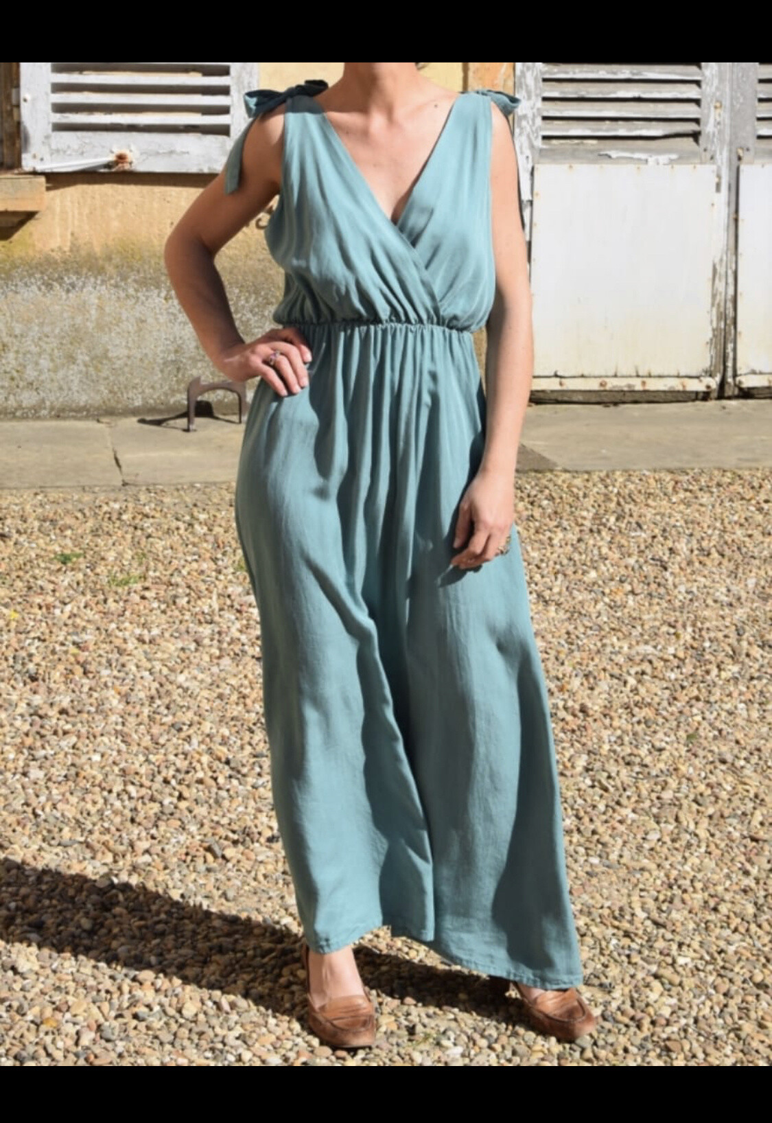 Grossiste Sandy Paris - Robe longue fluide élégante avec bretelles nouées 100% Lyocell
