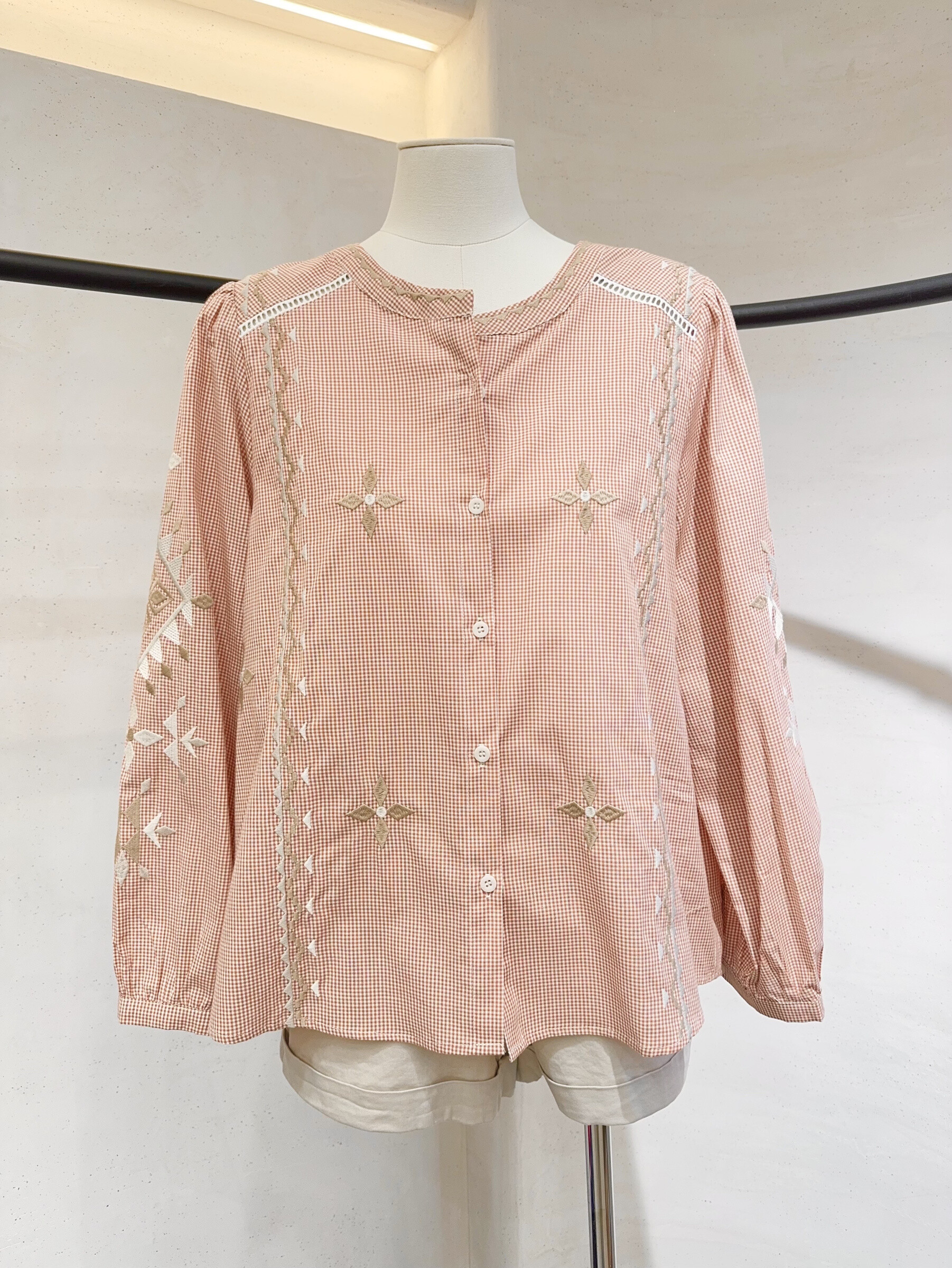 Mayorista SARAH JOHN - Blusa cuadros bordados