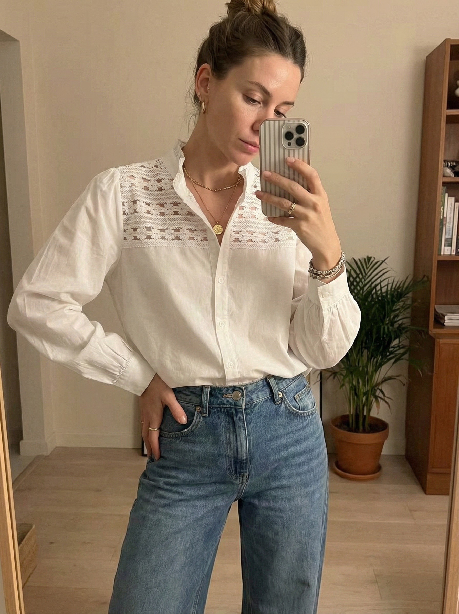 Mayorista Sarah John - Blusa de algodón con cuello con volantes