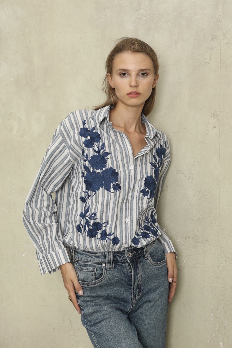 Mayorista SARAH JOHN - Camisa de rayas con bordado