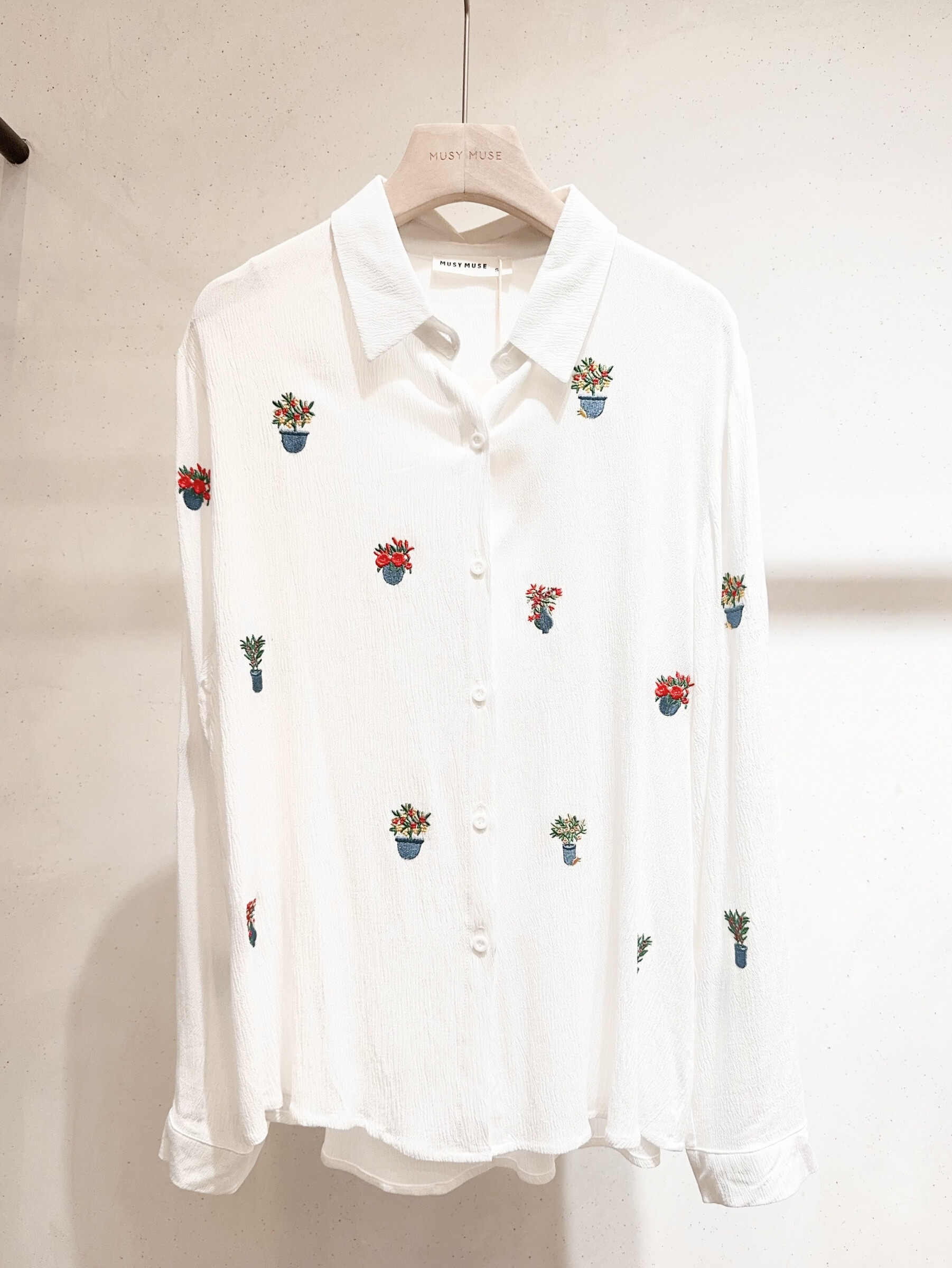 Mayorista SARAH JOHN - Camisa bordada de flores