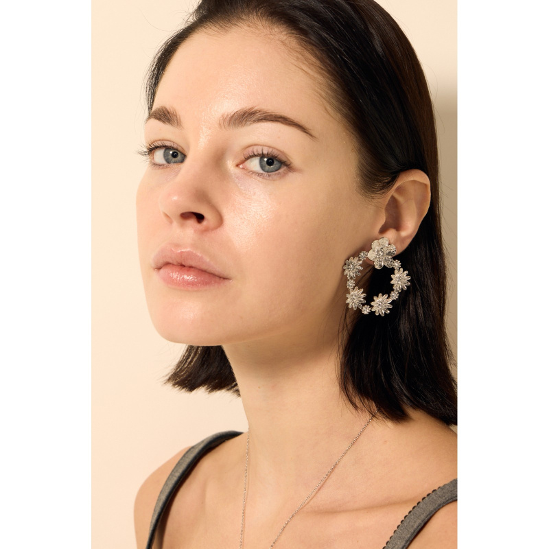 Wholesaler Satine - Flower Crown Earrings with Mini Rhinestones €5.50