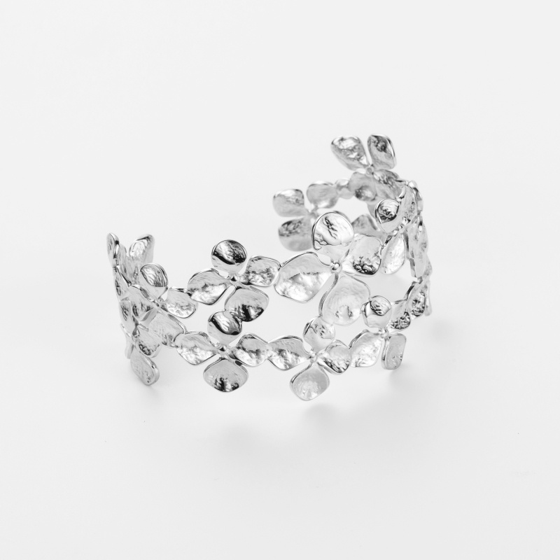 Wholesaler Satine - Triple-Wrap Elastic Bracelet with White Pearls