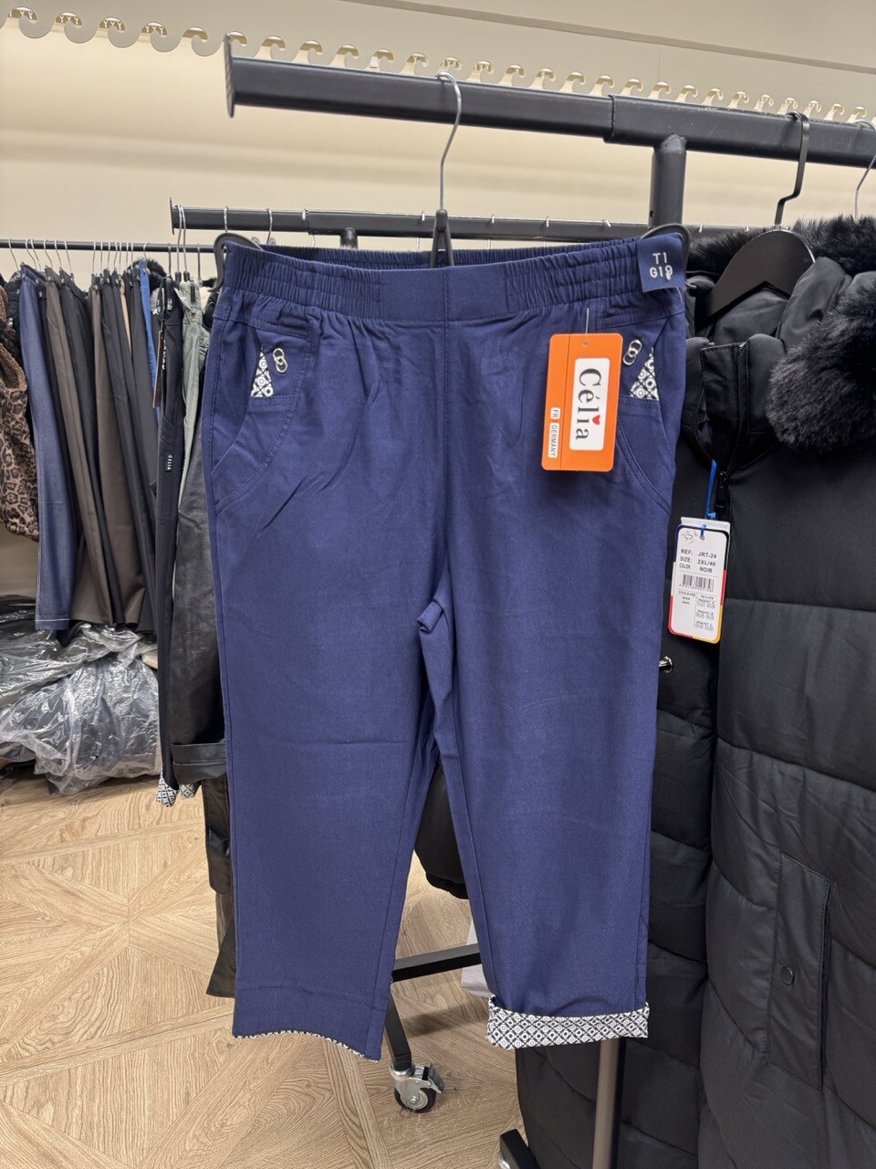 Großhändler Saturne Paris - Big Size Exclusive - K1006 Elastische Caprihose mit Umschlag