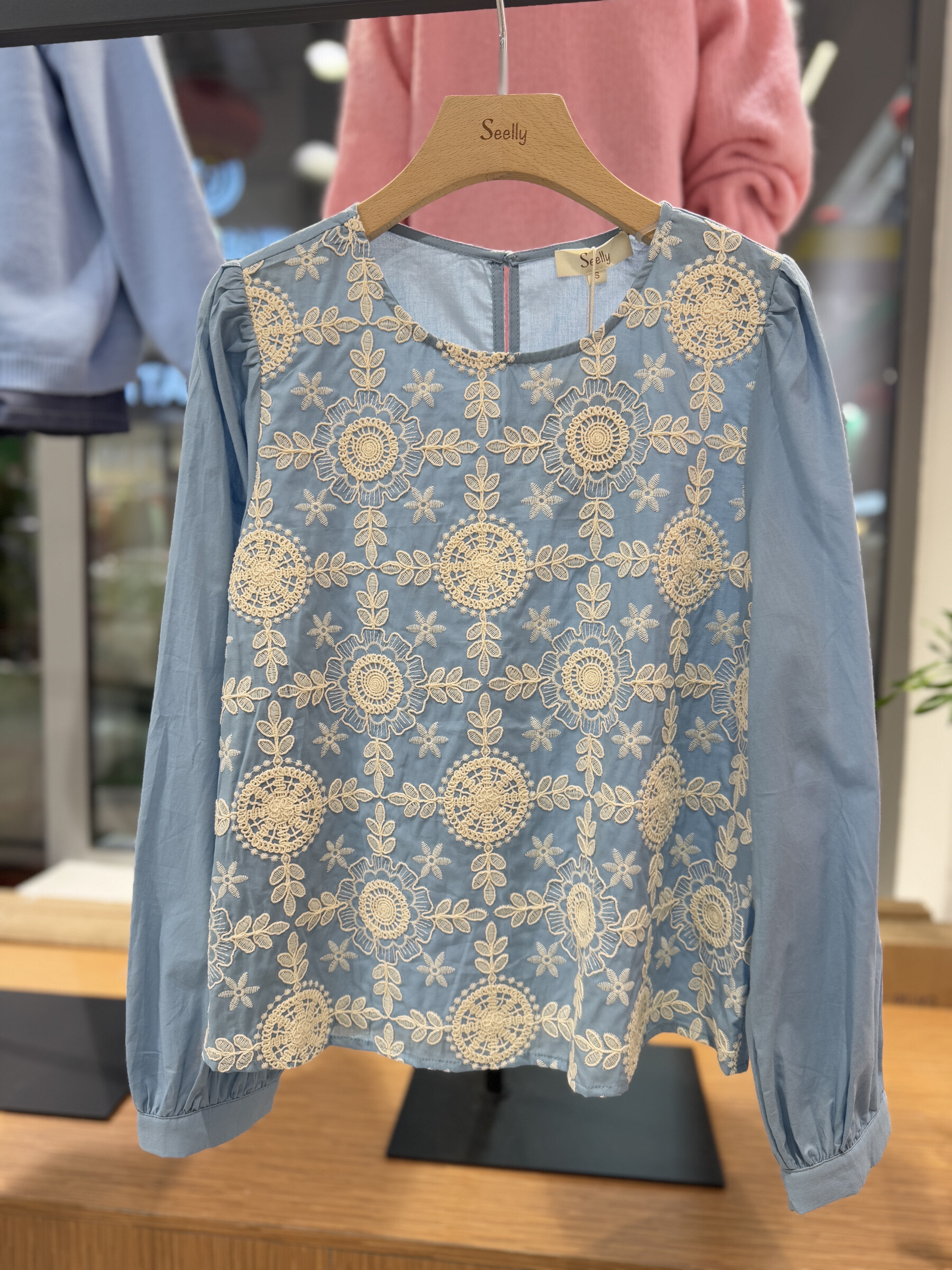 Grossiste Seelly - Blouse brodée