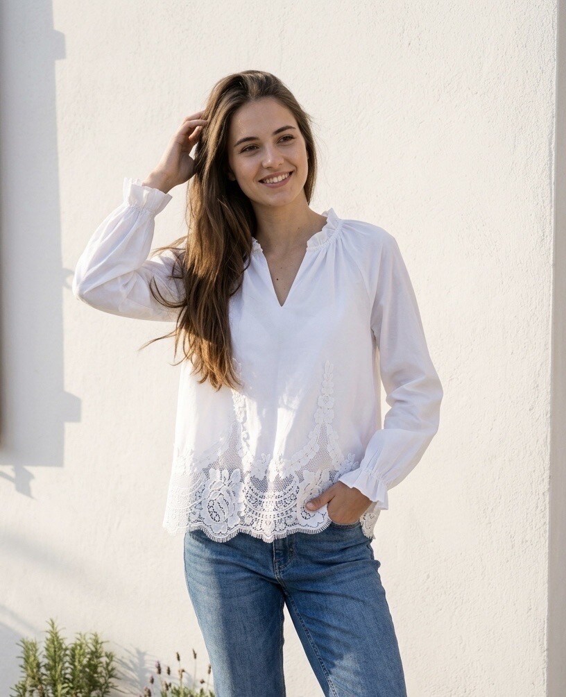 Grossiste Seelly - BLOUSE BLANCHE À MANCHES LONGUES AVEC DÉTAILS EN DENTELLE