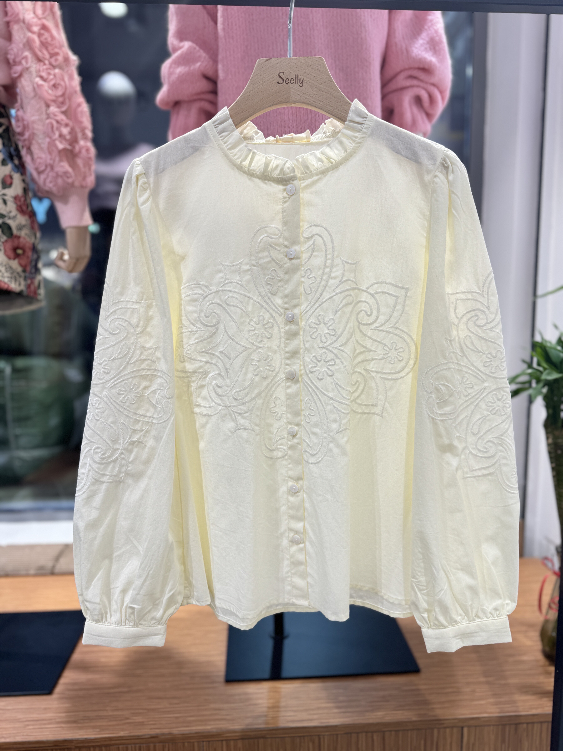 Grossiste Seelly - Blouse brodée