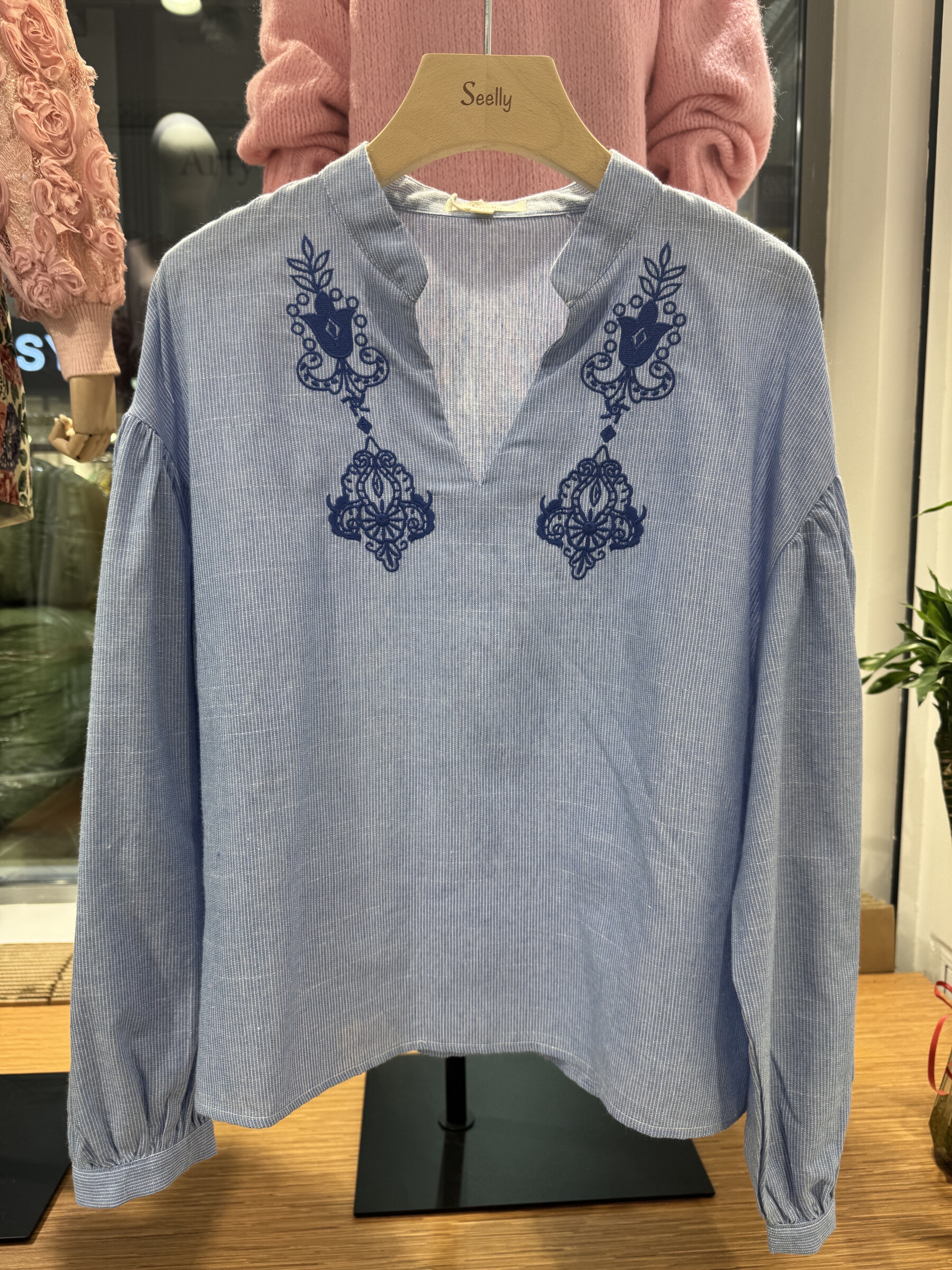 Wholesaler Seelly - Embroidered blouse
