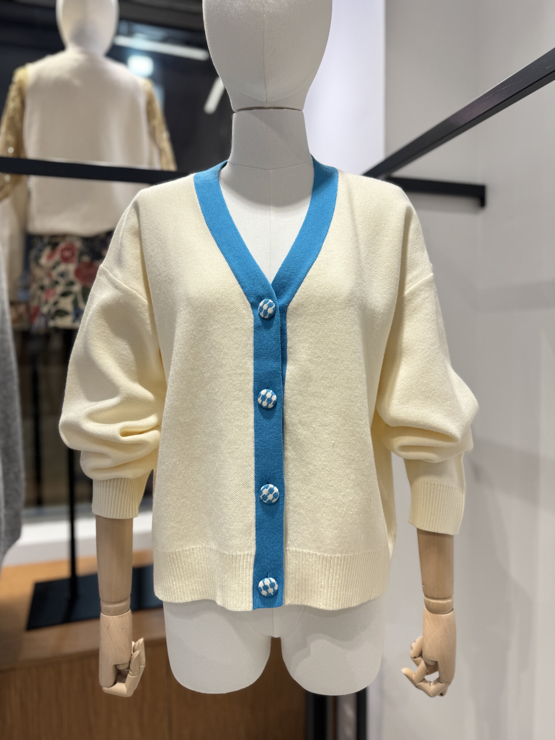 Wholesaler Seelly - Sweater button on the sleeves