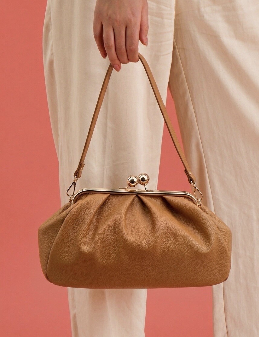 Mayorista SELINA & CO - Cartera de cuero con cierre de bola