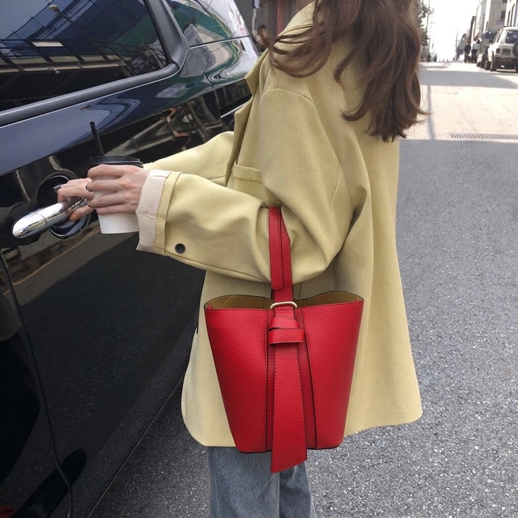 Mayorista SELINA & CO - Bolso cubo de cuero genuino