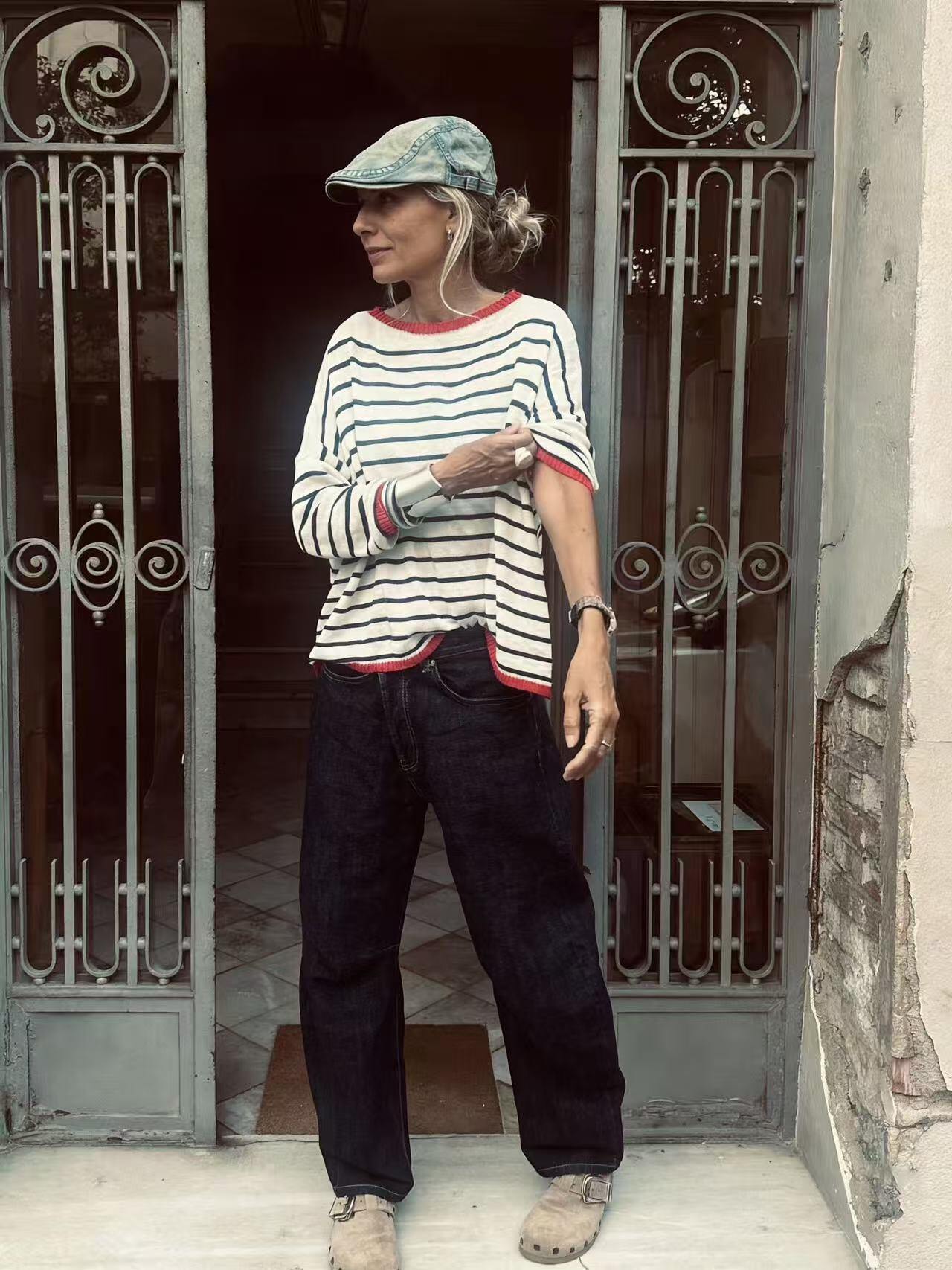 Grossiste Sexy Woman - Pantalon bleu marine à jambes larges, aux lignes douces, avec fermeture éclair frontale et poches. Élégant, à la mode, polyvalent et tendance.