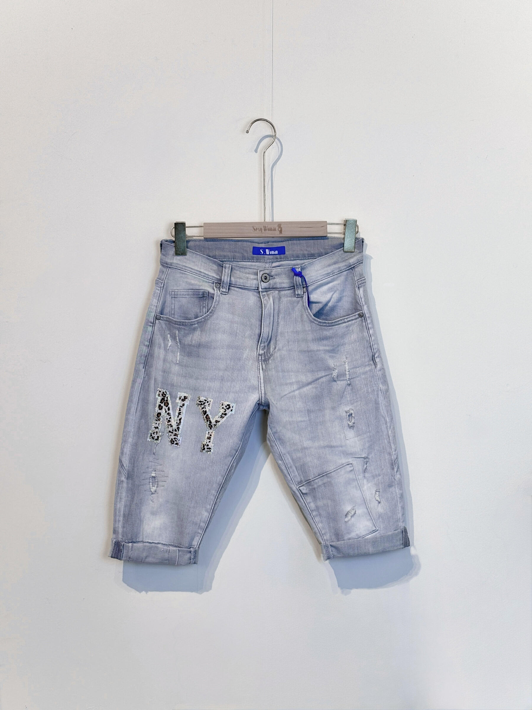 Wholesaler Sexy Woman - Boyfriend Fit gray jeans, soft shorts, streetwear style, casual