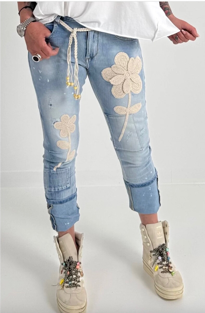 Wholesaler Sexy Woman - Gray jeans, original design, soft denim, lace and rhinestones