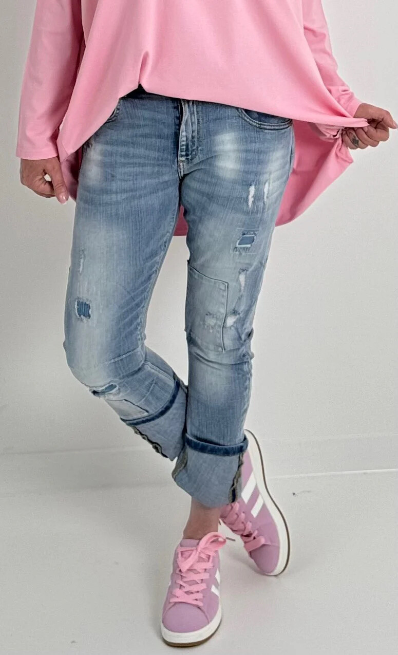 Wholesaler Sexy Woman - Light Blue Ripped Jeans with Rolled Hem for Casual Design Look