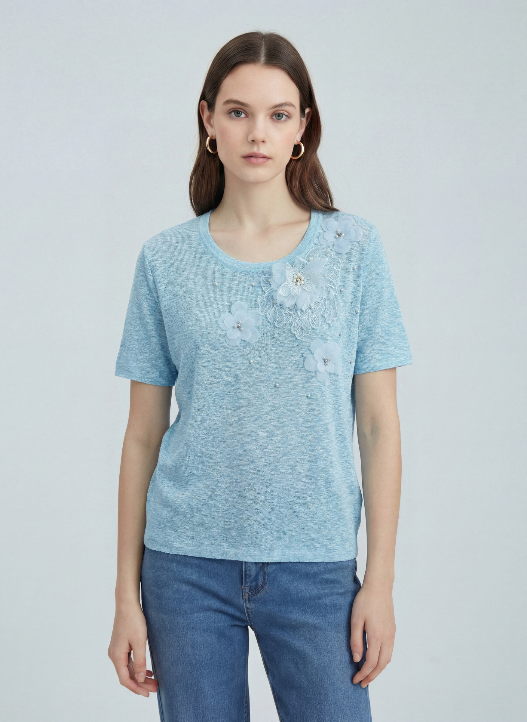 Mayorista SHEYA FASHION - Blusa Elegante de Punto Slub con Apliques Florales y Perlas