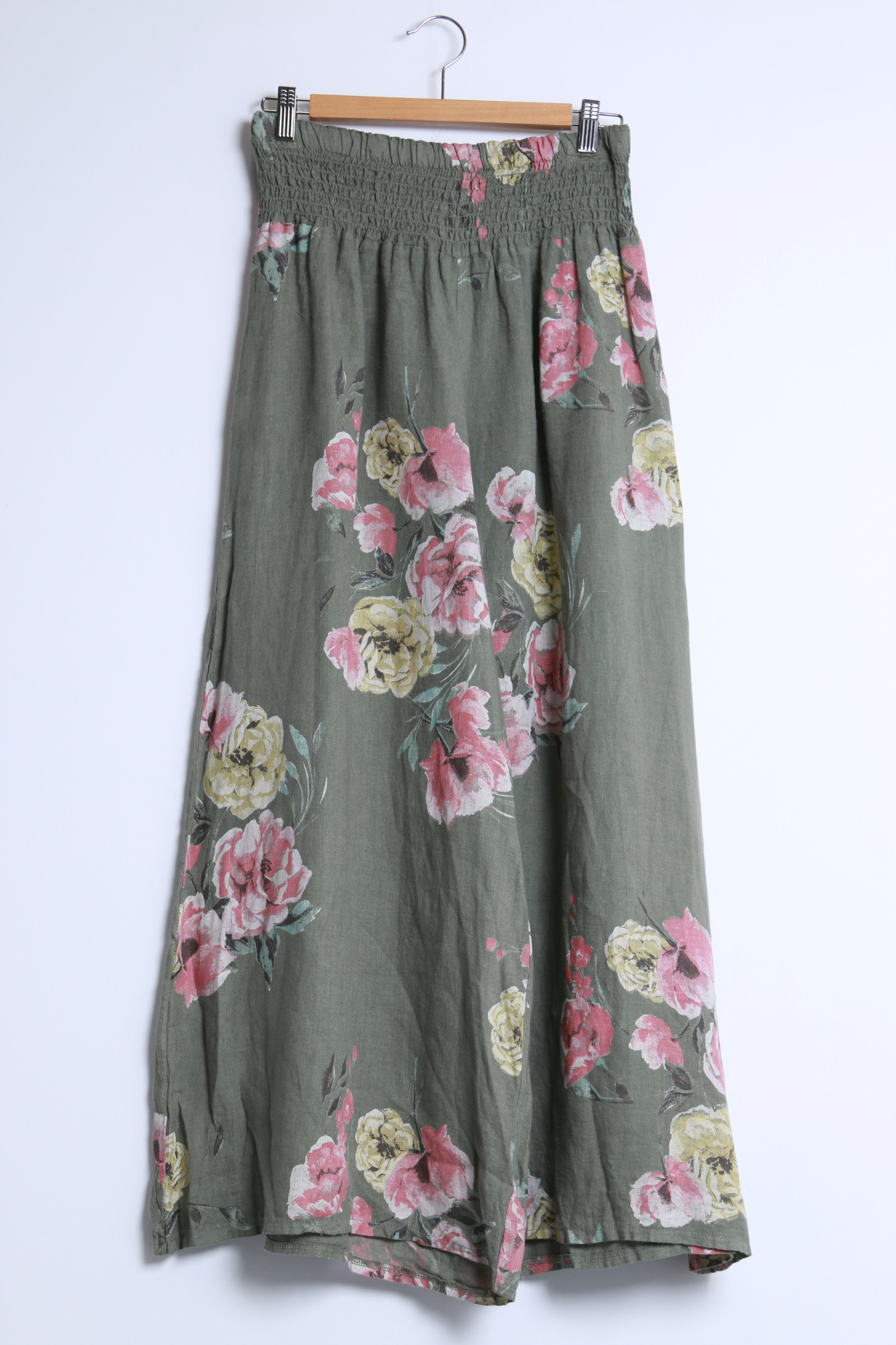 Wholesaler SHYLOH - Linen pants with a smocked waist and floral print