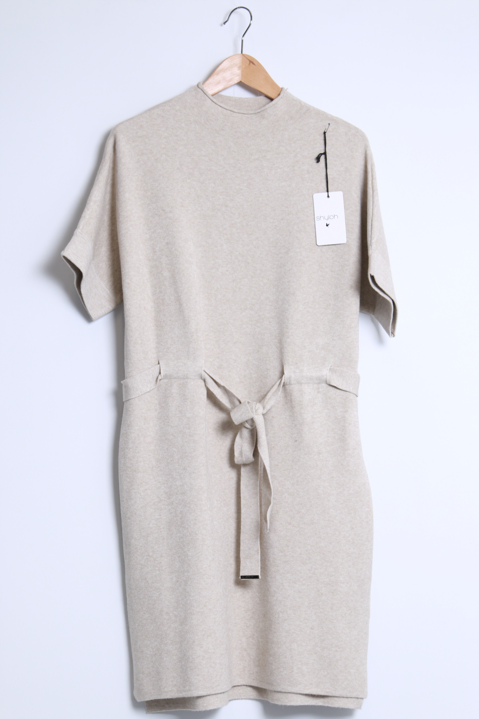 Grossiste SHYLOH - Robe pull femme en maille douce avec ceinture