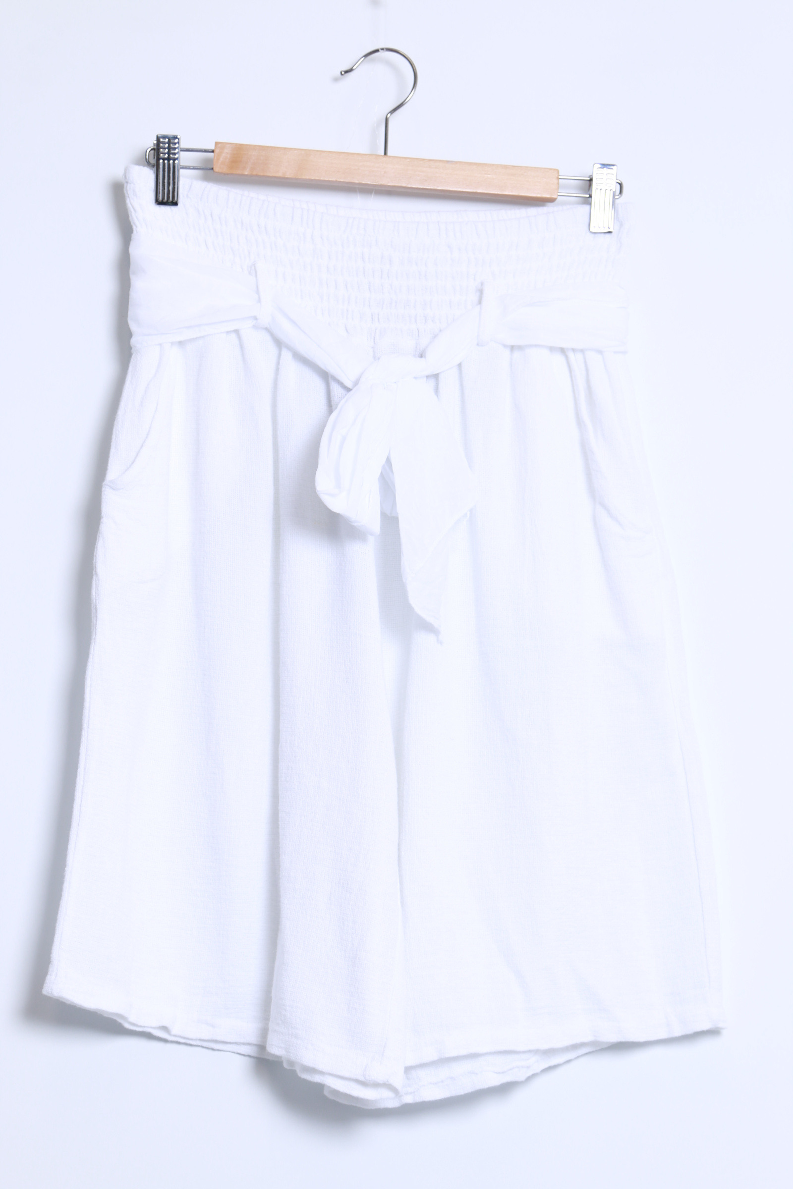 Wholesaler SHYLOH - Linen cotton Bermuda shorts with belt