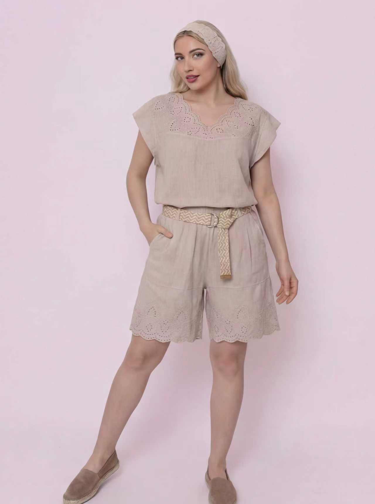 Wholesaler SILVIA - Pure linen set with embroidery