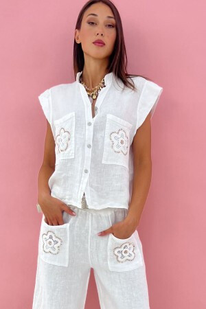 Grossiste SILVIA - gilet avec des fleurs sur les poches