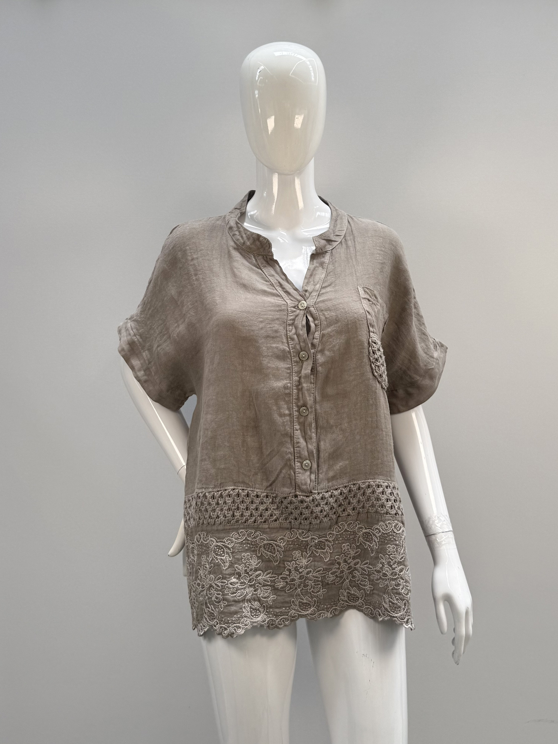 Grossista SILVIA - Maglia a mezza manica con ricamo