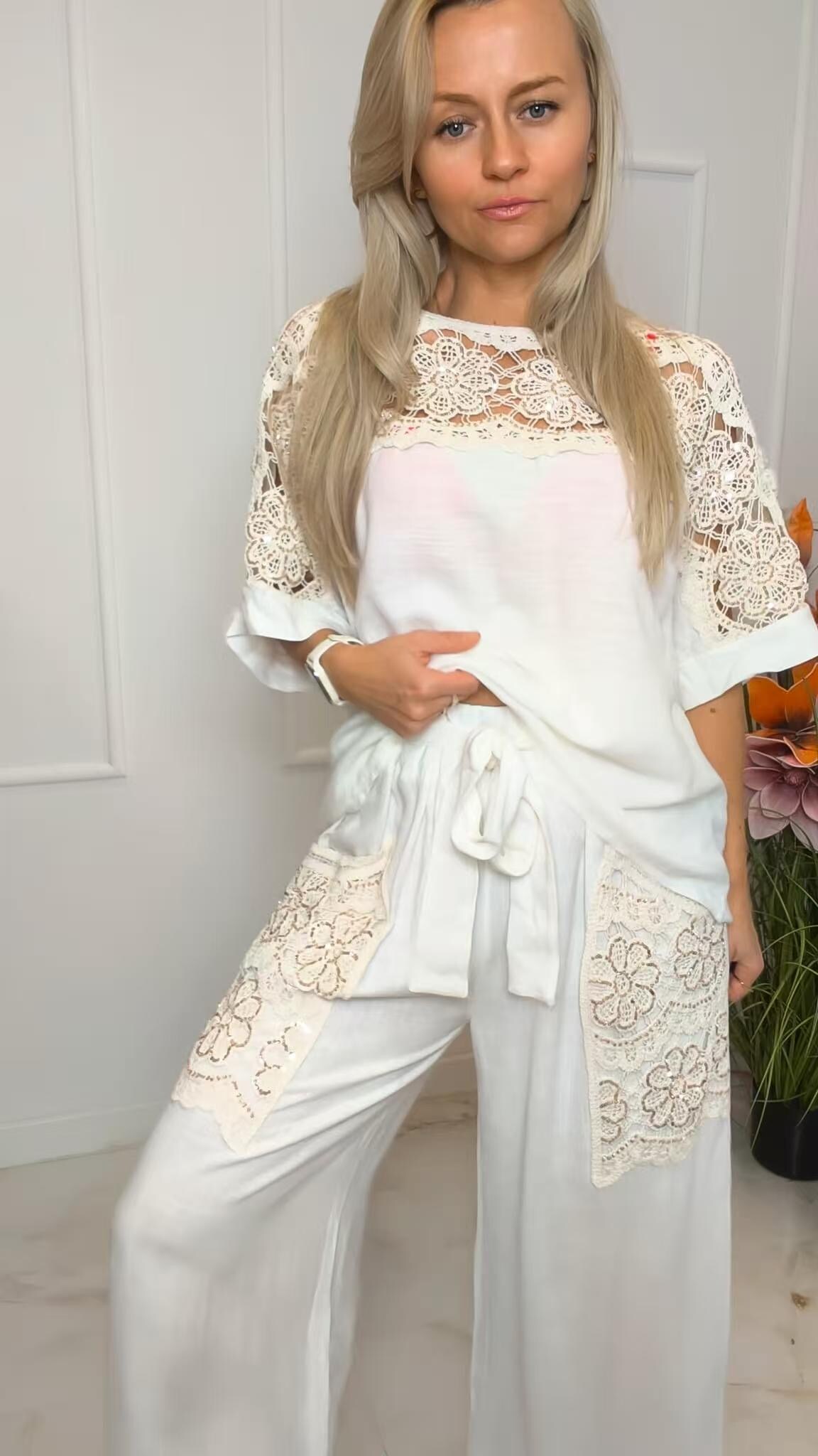 Wholesaler SILVIA - Eyelet linen top with sequins