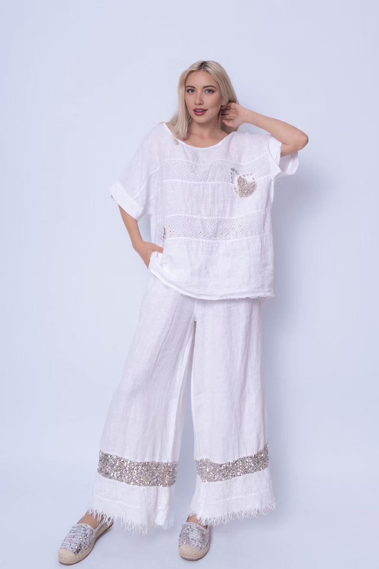 Wholesaler SILVIA - Sweater with 3 diamond-studded hearts