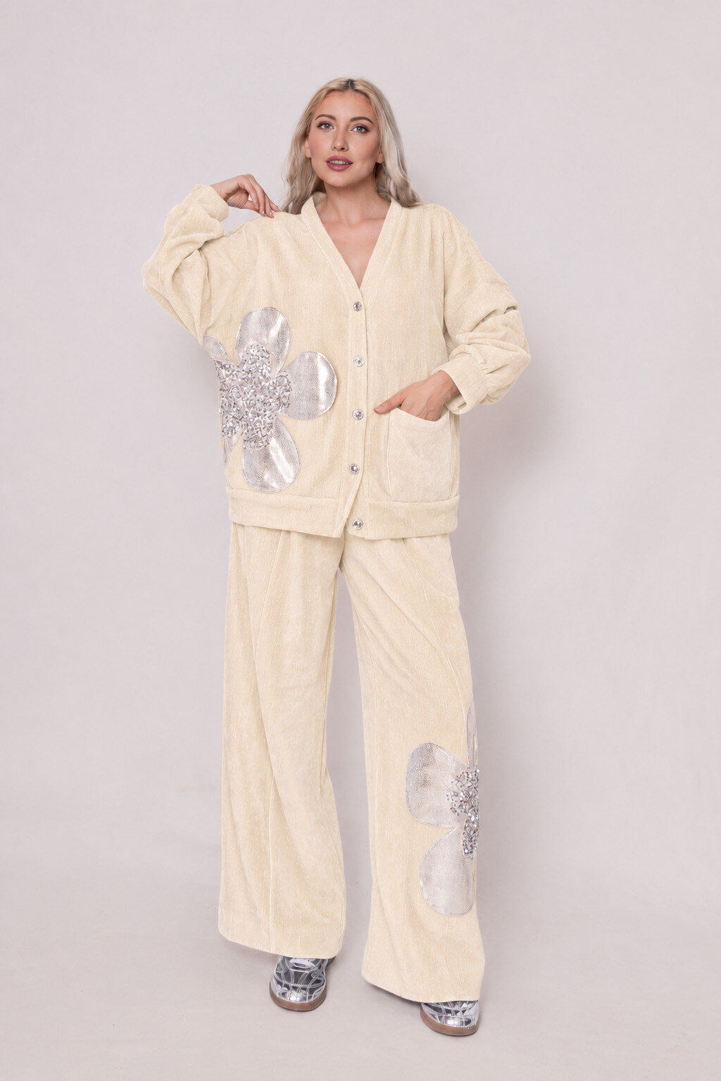 Großhändler SILVIA - SAMTJACKE MIT SILBERNEN PAILLETTEN-AUFNÄHERN