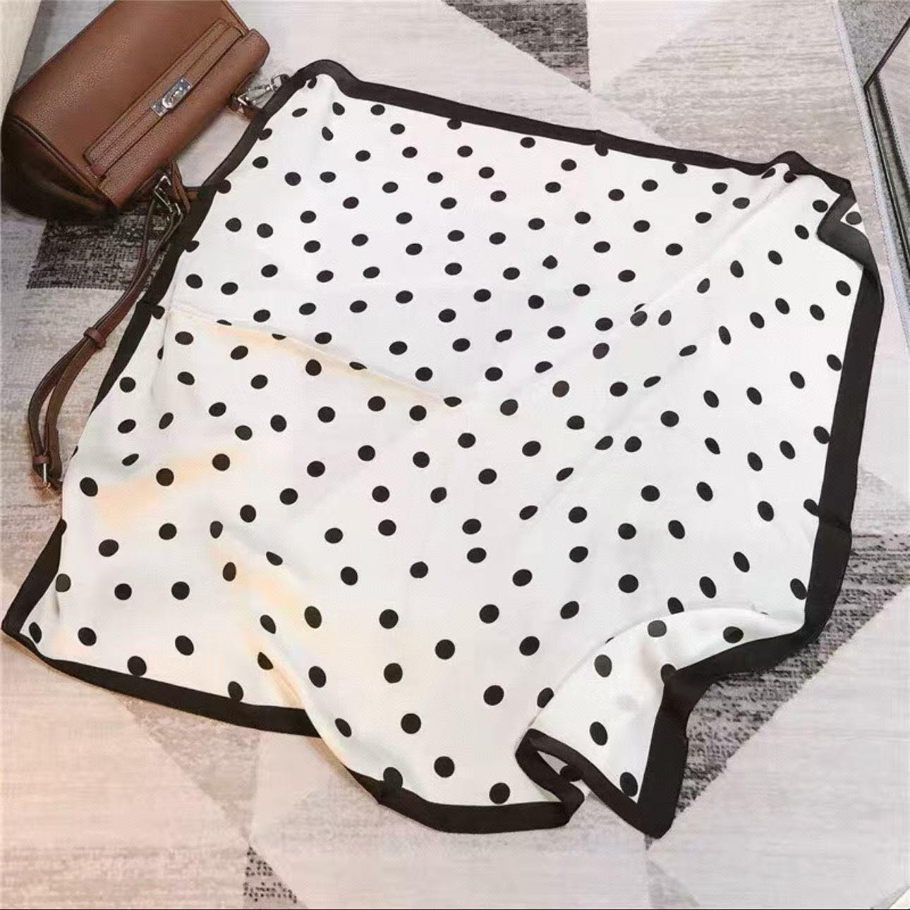 Wholesaler Sissi Accessori - SQUARE SCARF