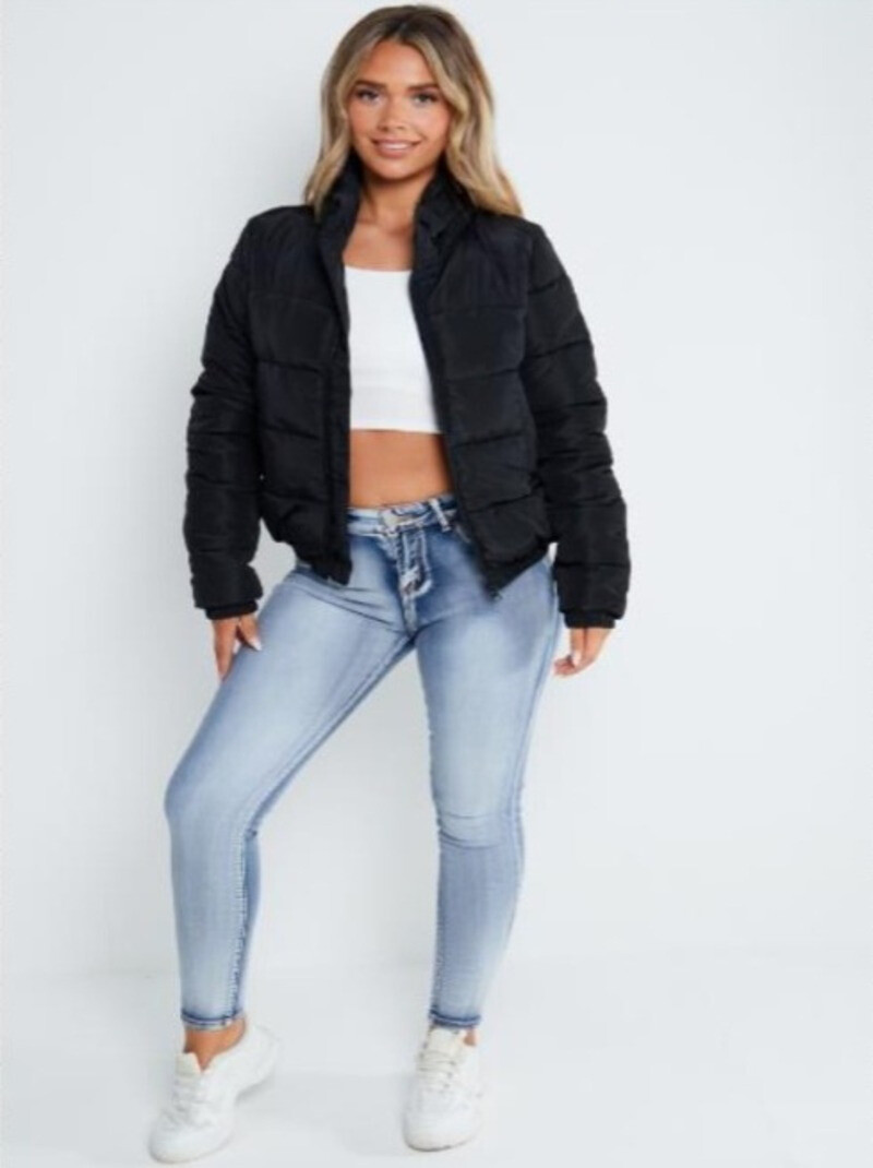 Grossiste SK MODE - Doudoune uni col haut deux poches manche longues resserrage poignets  ref 1046